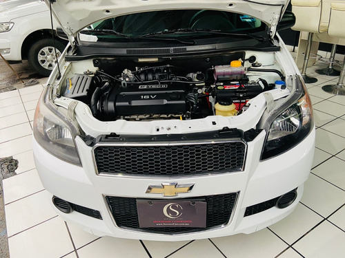 Imagen 11 de 15 de Chevrolet Aveo 2015 Ls