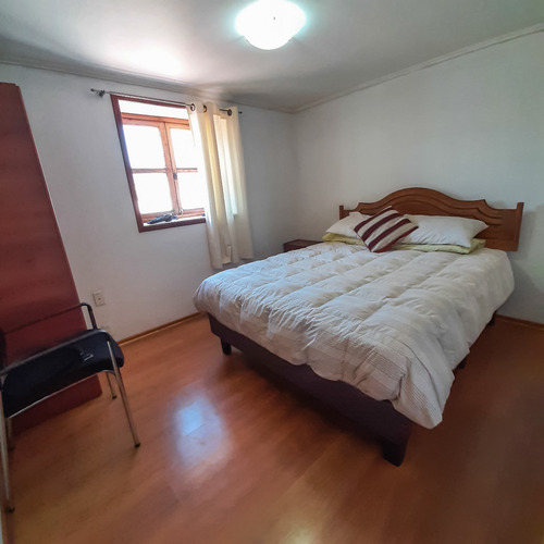 Casa Con Seis Piezas Y Estilo En Comuna De La Granja