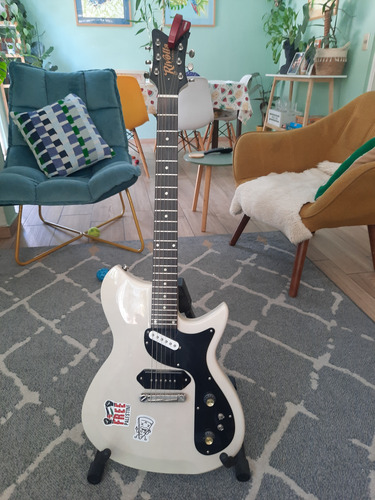 Vendo Guitarra Rivolta Combinata Mas Softcase Original (Usado)