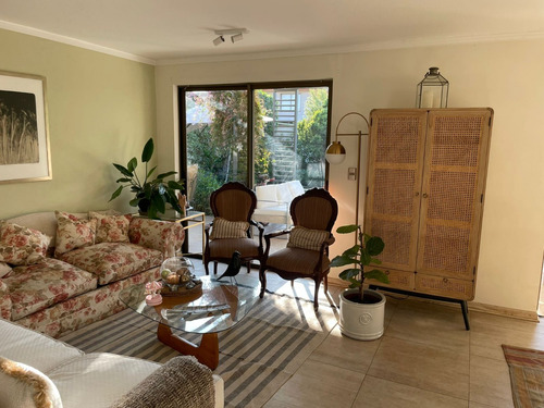 Se Vende Casa Con Excelente Ubicación 3d, 3b, Jardín Formado