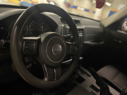 Imagen 5 de 7 de Jeep Cherokee Automático