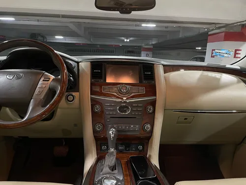 Infiniti QX80 5.6 7 Pasajeros At