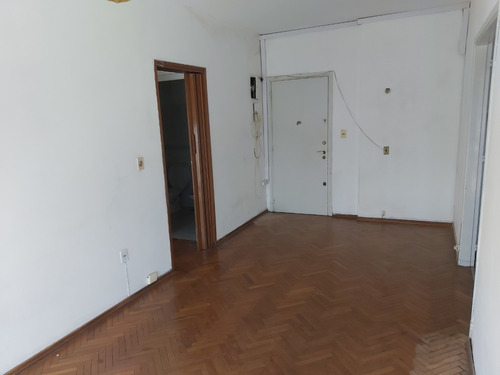 Imagen 4 de 14 de Apartamento Con Renta 1 Dormitorio Al Frente Centro Ascensor .