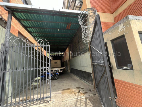 Edificio Industrial En Venta En La Urbina