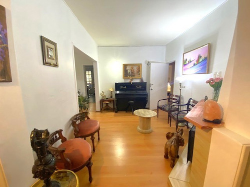 Casa En Venta De 4 Dorm. En Ñuñoa