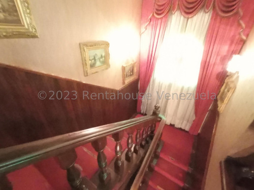 Amplia Y Fresca Casa En Venta Ubicada En Maracay Urb El Centro Db 23-28368