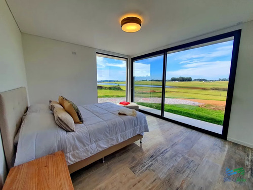 Vendo Casa A Estrenar, 3 Dormitorios En Suite, Piscina, En Barrio Privado Laguna De Los Cisnes, Laguna Del Sauce, Punta Del Este