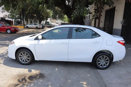 Toyota Corolla 1.8 Base At