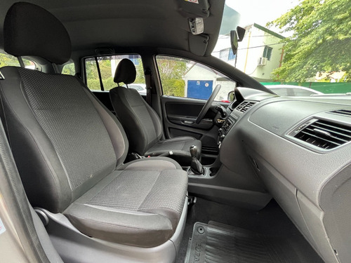 Imagen 15 de 24 de Volkswagen Suran 1.6 Track
