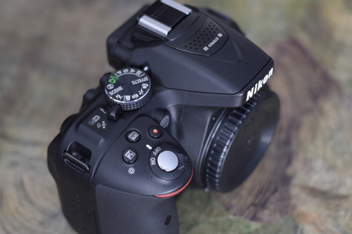 Kit Nikon D5300 18-55mm + Bolsa (menos De 4k Cliques)