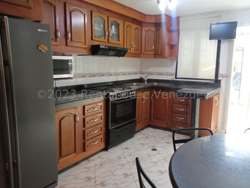 Hermoso Townhouse Amoblado En El Mejor Conjunto Residencial De Parque Valencia, Cocina Equpada Y Con Tope De Granito, Doble Entrada Con Porton Y Cerco Electrico, Camaras De Seguridad