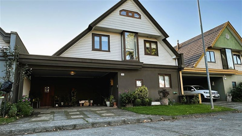 Casa En Venta De 4 Dorm. En Temuco