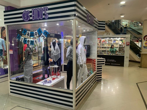 Imagen 7 de 12 de Góndola Stand En Centro Comercial De Pilar Centro