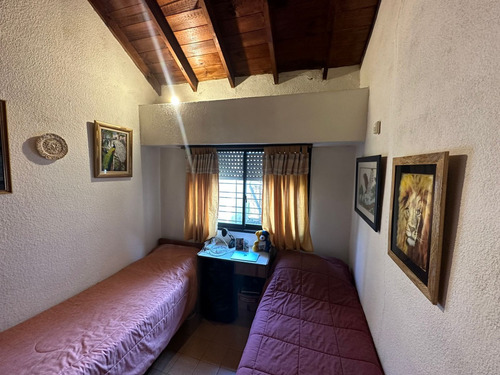 Chalet Con Piscina En Barrio De Vicenzo Grande