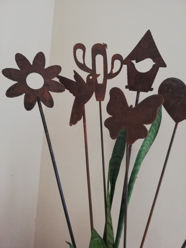 Imagen 2 de 10 de Mini Tutores Deco Souvenirs Hierro X3 Un Pinches Jardín