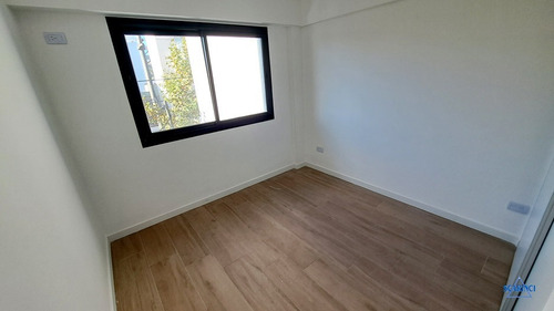 Imagen 9 de 23 de Departamento 3 Amb. Al Frente A Estrenar En Venta - Stos. Lugares.
