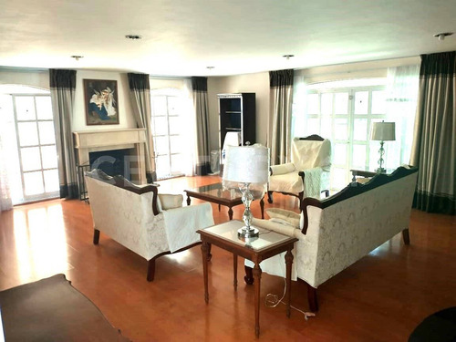 Casa En Venta De 4 Recamaras Y Amplio Jardin Cerca De Camino Real A Cholula.