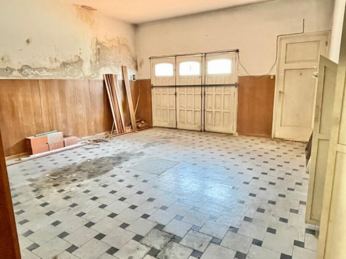 Casa Ph 4 Ambientes En Venta. Con Garage Y Fondo. Haedo Centro.