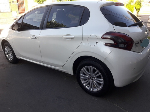Imagen 5 de 15 de Peugeot 208 2019 1.6 Allure