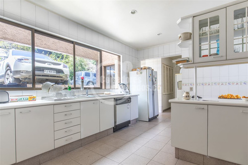 Casa En Venta De 6 Dorm. En Las Condes