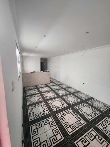 Casa Térrea Com 02 Quartos E 02 Vagas De Garagem