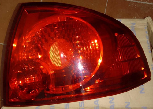 Stop Derecho Nissan Sentra 2004 - 2006 Original Detalle