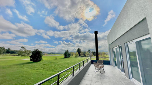 Casa En Venta - 4 Dormitorios 3 Baños - Cochera - 1.250mts2 - Haras Del Sur, La Plata