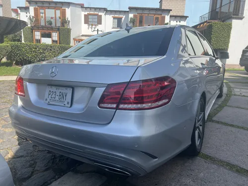 Mercedes Benz E400 Sedan