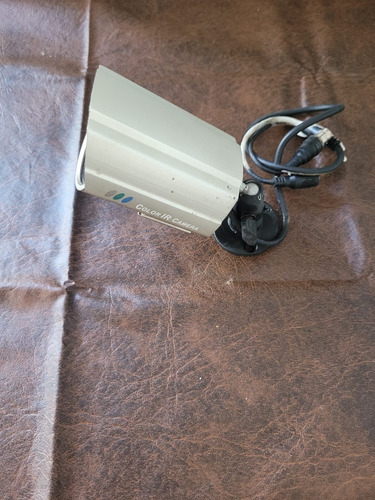 Kit 3 Cámaras De Vigilancia Ccd-i22a Dvr Vision Nocturna Plateado