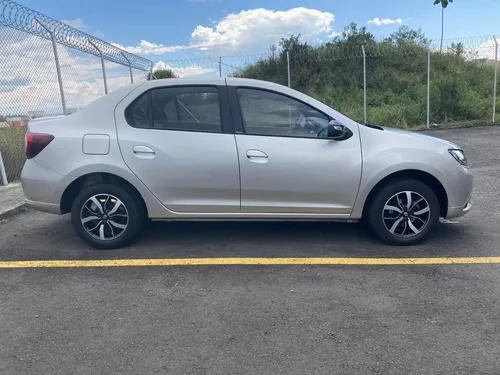 Renault Logan 1.6 Privilege / Intens