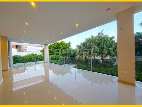 Casa Con Piscina En Alquiler En Condominio Colinas Del Urubó