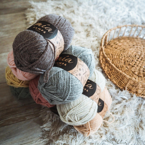 Imagen 2 de 3 de Lanas Pampa Merino Semigruesa Mia Ovillo - 500 Gr Por Color