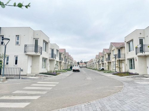Casa Nueva De 3 Dormitorios En Condominio En Talagante