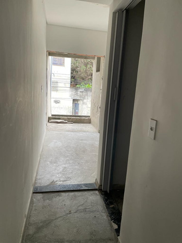 Sobrado Novo - 3 Suítes - 2 Vagas De Garagem - 5 Banheiros - Terraço Com Churrasqueira.
