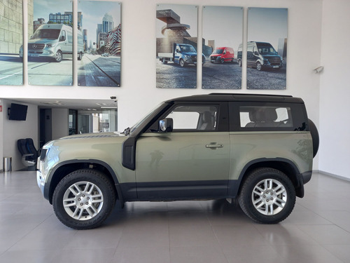 Land Rover Defender 2021