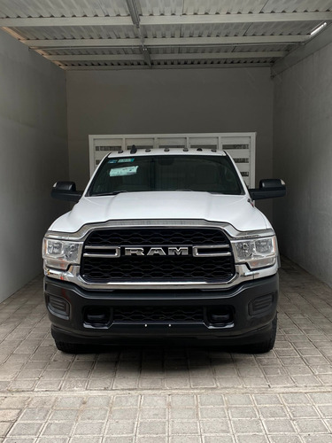RAM 4000 CREW CAB CHASIS CAB 4X4 V8 8A