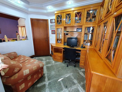 Imagem 10 de 24 de Casa De Dois Pavimentos Com Excelente Planta Em Num Dos Bairros Mais Tranquilos De Vitória - Es - So0002_imv