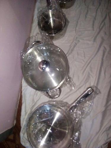Imagen 2 de 9 de Batería De Acero Inoxidable Marca Magefesa 10 Piezas Nuevas.