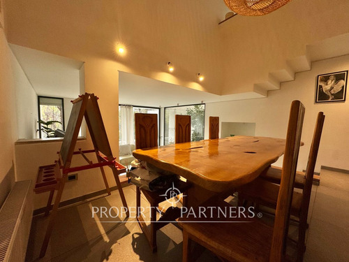 Duplex En Sector Tranquilo Con Gran Conectividad