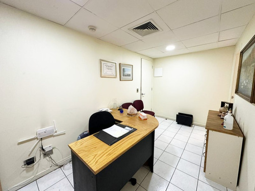 Oficina De 3 Privados Y 2 Baños Con Resolución Seremi