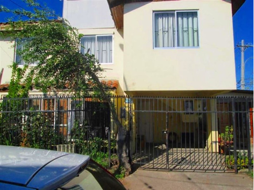 Casa En Venta De 6 Dorm. En Curicó