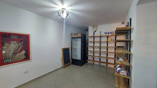 Imagen 26 de 30 de Maria Eugenia Blanco Vende Local En El Cc Paseo Tarbes, Valencia 137758