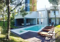 Comprar Casa Premium 5 Habitaciones 5 Baños Piscina Hidromasaje En Costa Esmeralda Salida Directa A Cancha De Golf