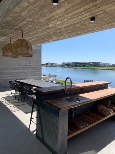 Casa A La Venta Con Vista A La Laguna De En El Barrio Riberas, Puertos Del Lago, Escobar