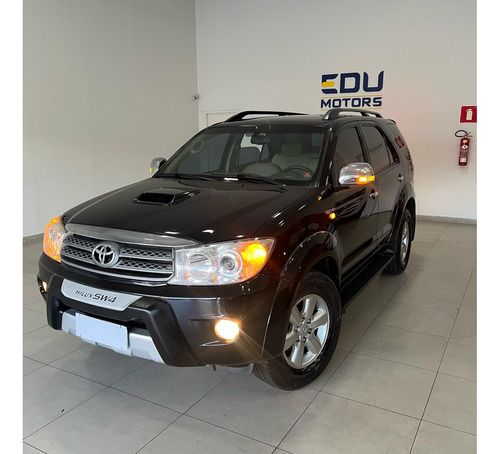 Toyota Hilux SW4 3.0 SRV 4X4 7 LUGARES 16V TURBO INTERCOOLER DIESEL 4P AUTOMÁTICO
