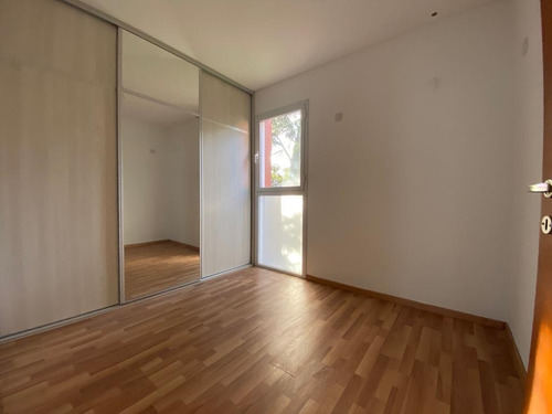 Casa 3 Dormitorios Con Cochera - Fisherton