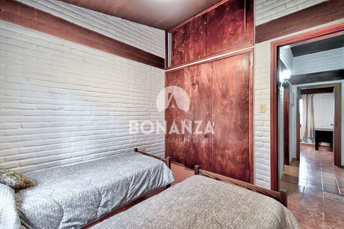Imagen 19 de 24 de San Francisco, Piriápolis. Casa En Venta, Muy Buena Construcción Tradicional. Tres Cuadras De La Playa.