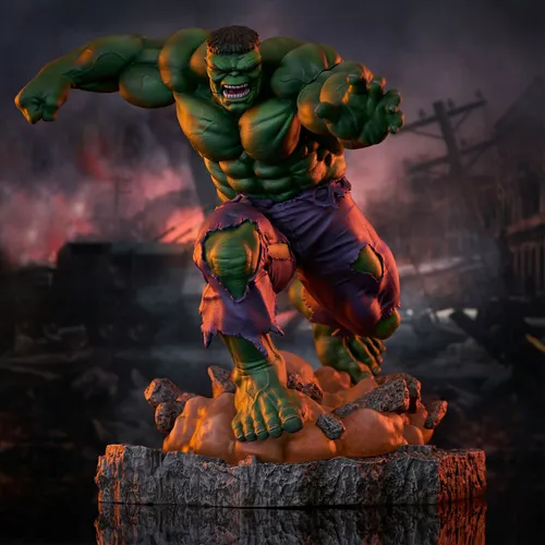 Hulk hotsell pvc statue