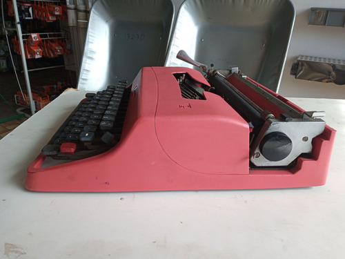 Máquina De Escrever Olivetti Lettera 32 (Usado)