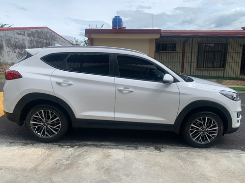 Imagen 4 de 10 de Hyundai Tucson 2019 4x2 Manual